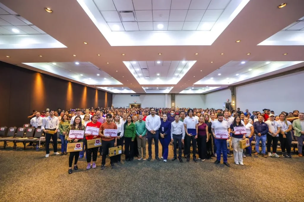 Apoya gobierno del Carlos Peña a jóvenes y adultos emprendedores 1 WhatsApp Image 2025 11 20 at 2.10.49 PM
