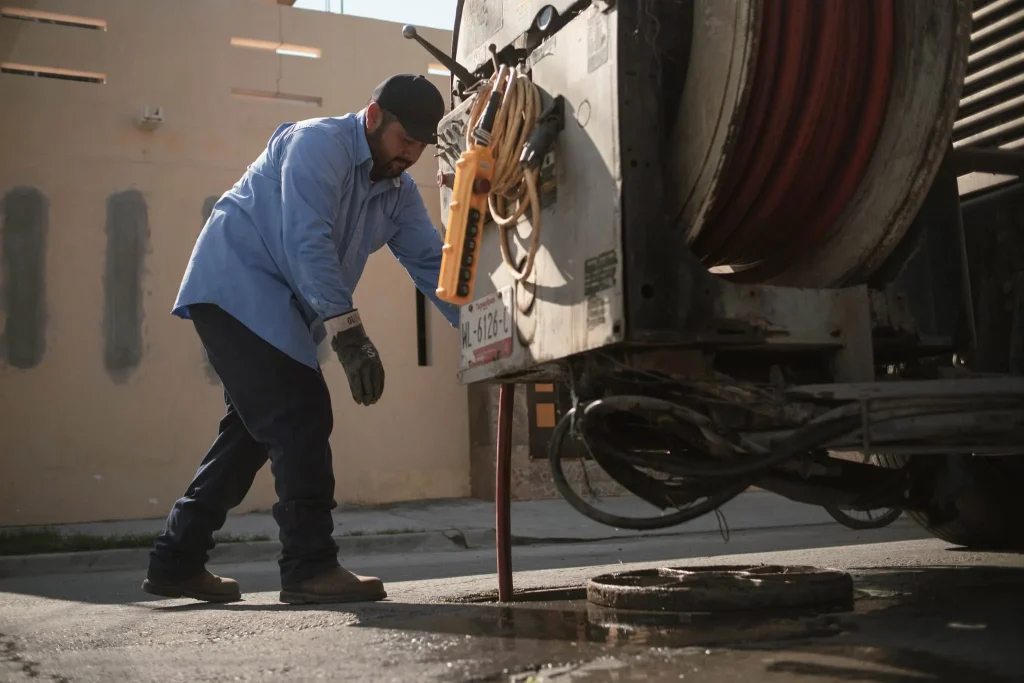 Gobierno de Beto Granados refuerza acciones de limpieza con el camión vactor en la zona Centro 1 WhatsApp Image 2025 11 26 at 1.14.11 PM