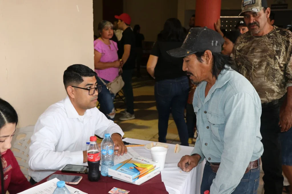 Invitan a ciudadanía a aprovechar programas en San Fernando 1 WhatsApp Image 2025 11 26 at 3.42.43 PM