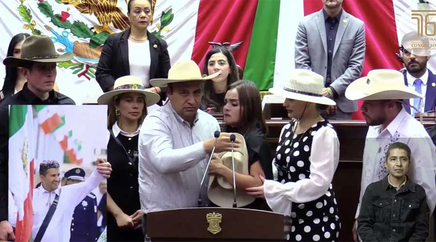 'Apagaron su luz y su vida pero no lo callarán', dijo Grecia Quiroz, alcaldesa de Uruapan 3 tres