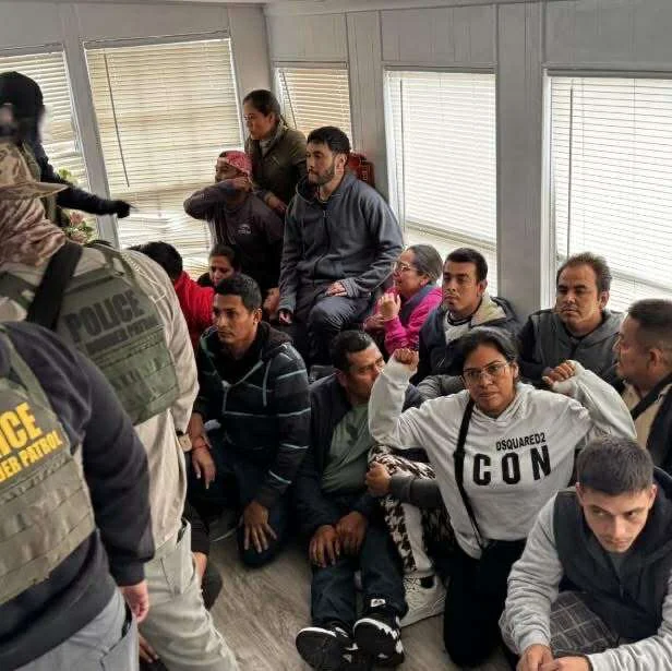 Localizan a 43 migrantes dentro de vivienda en Mission 1 589763873 1359221459006525 5249289507465008790 n