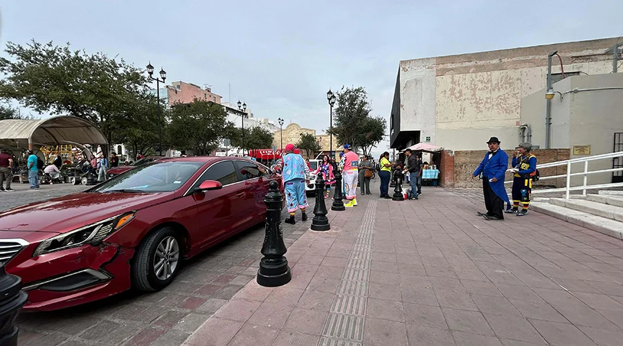 Realizan caravana para festejar el Día del Payaso en Reynosa 4 590730774 864149372727467 4661392579061817096 n