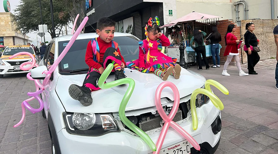 Realizan caravana para festejar el Día del Payaso en Reynosa 2 591311213 965515449973820 3984589605576937682 n