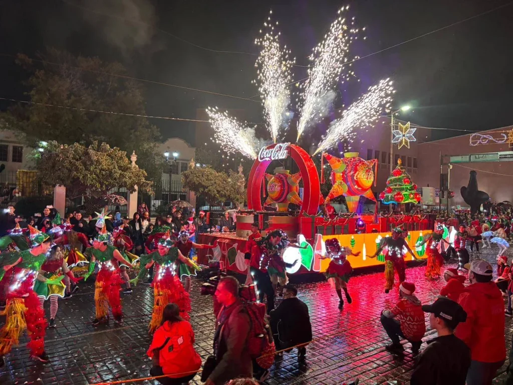 Caravana Coca-Cola lleva la Navidad a las calles de Monterrey 1 595074810 122158418270831749 6079540201775477308 n