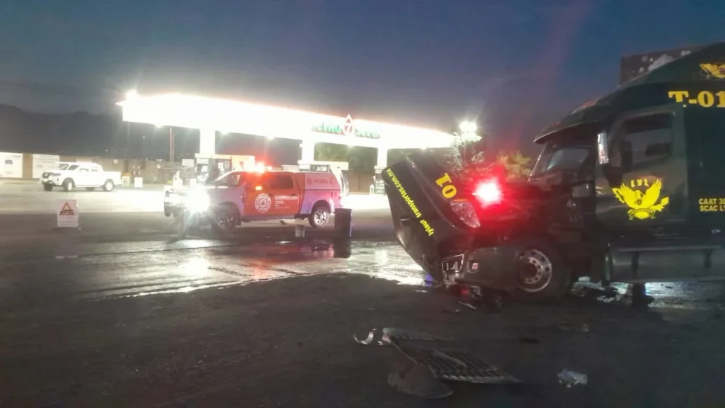 Choque de trailers provoca caos vial en Guadalupe 5 595227520 1413299963758550 8380365143225558053 n