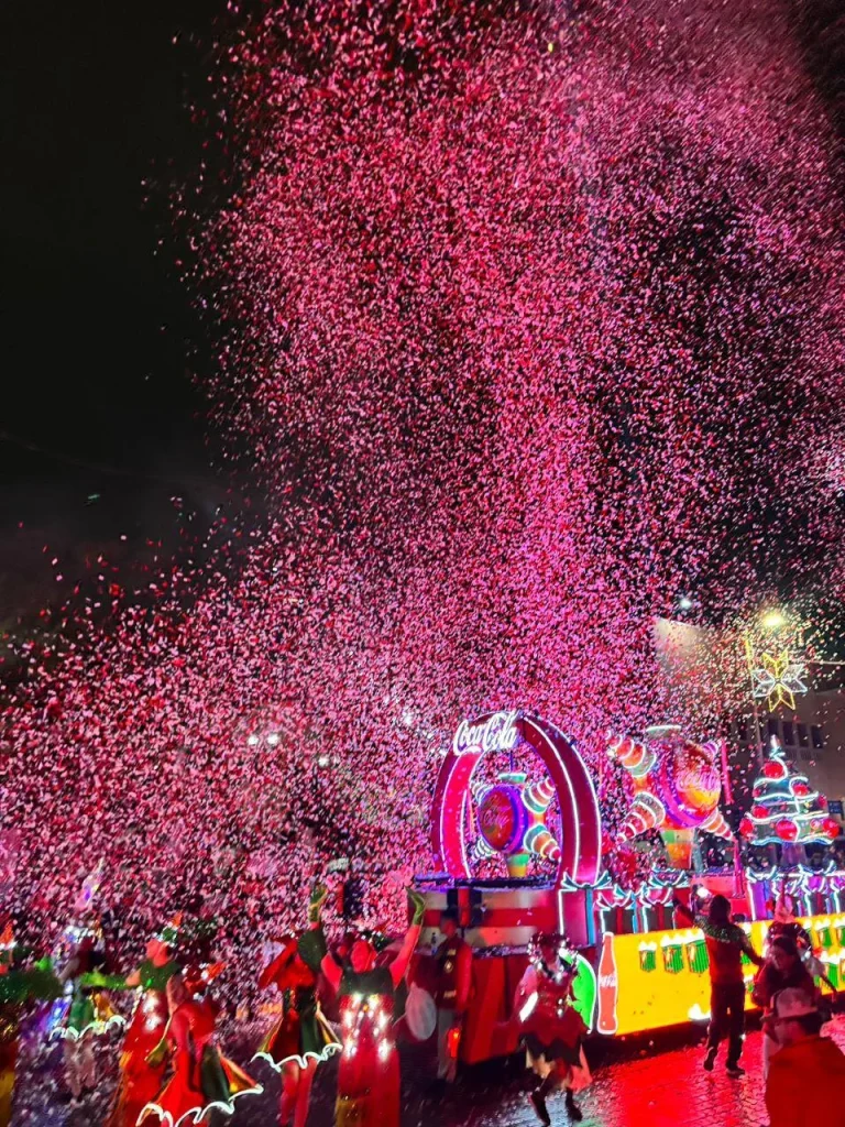 Caravana Coca-Cola lleva la Navidad a las calles de Monterrey 6 595437191 122158418228831749 4953052265930471021 n