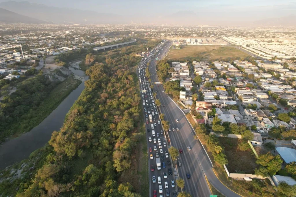 Choque de trailers provoca caos vial en Guadalupe 2 597145386 1365820598368894 6580684815294946792 n