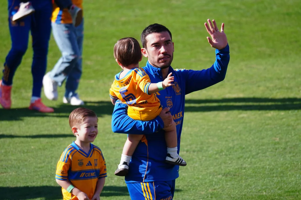 Asisten más de 30 mil a entrenamiento de Tigres previo a final 9 597514200 1253229413286621 4010373103311337895 n