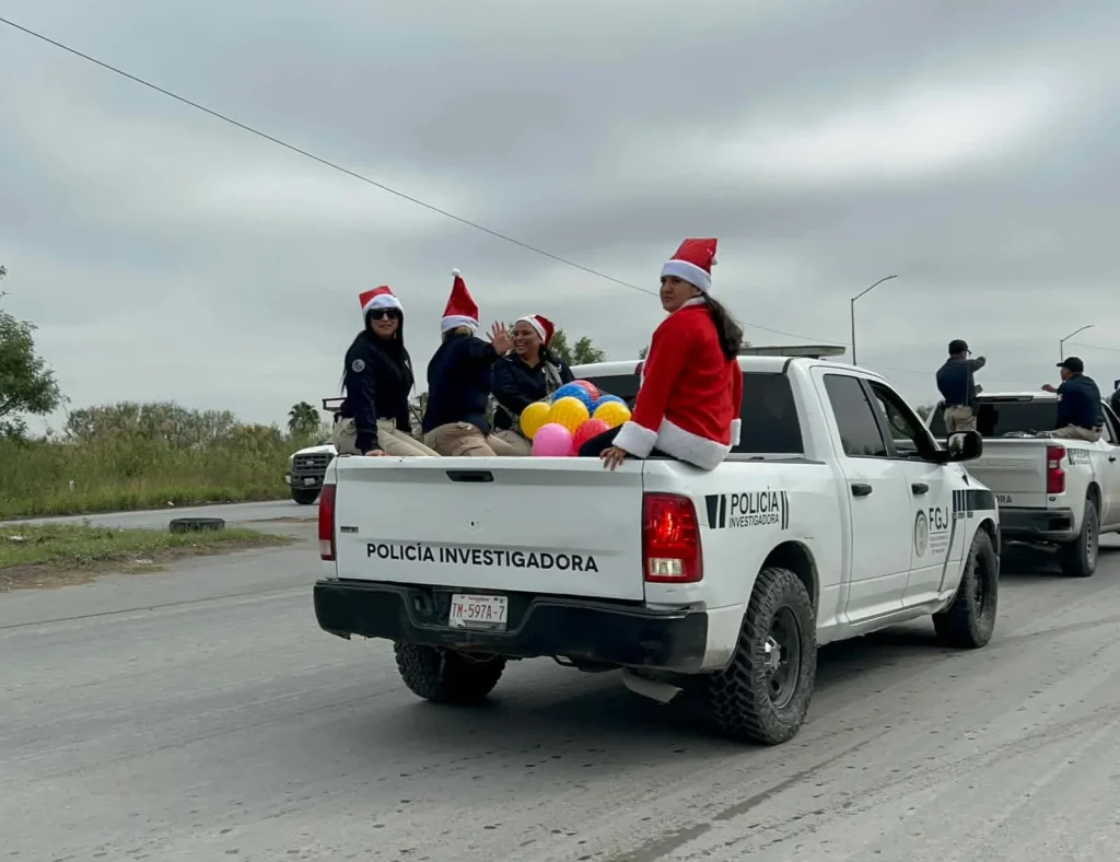Agentes investigadores regalan juguetes a niños en Reynosa 2 597780174 3264222050404471 1548741000482558756 n