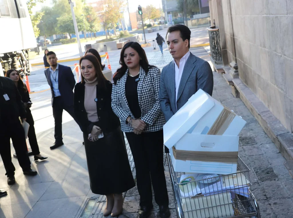 Entregan diputados Paquete Fiscal 2026 al Gobierno de Nuevo León 1 597869116 839807105339760 2046819606269615154 n