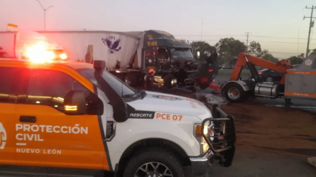 Choque de trailers provoca caos vial en Guadalupe 8 598080698 1753955288599222 291777729739918589 n