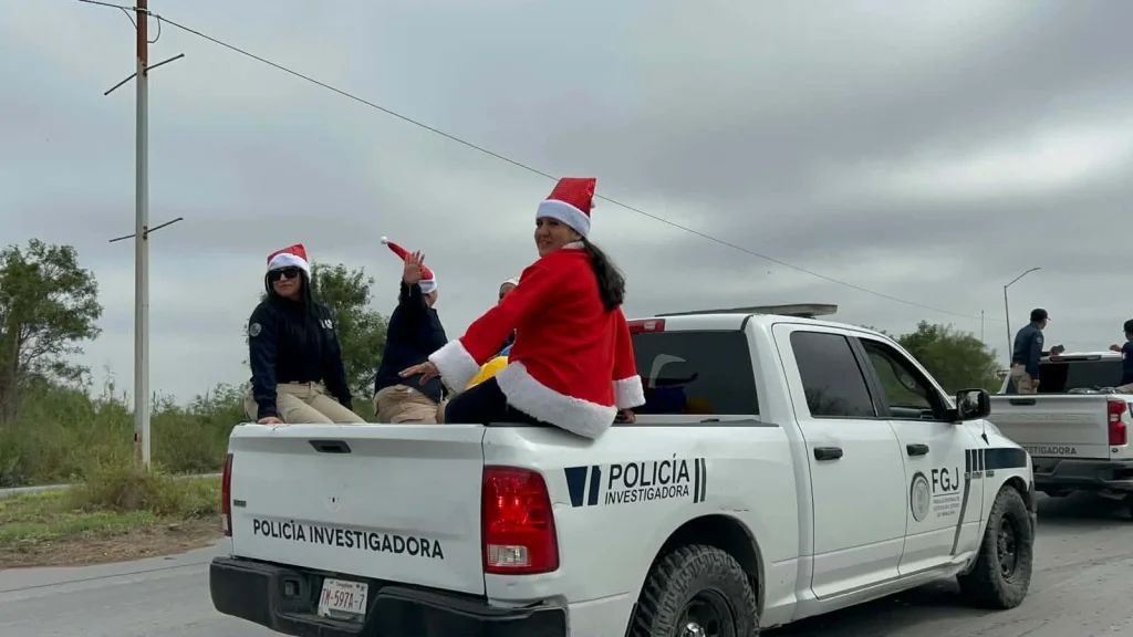 Agentes investigadores regalan juguetes a niños en Reynosa 1 598484410 1399608881687148 5812642986049408210 n
