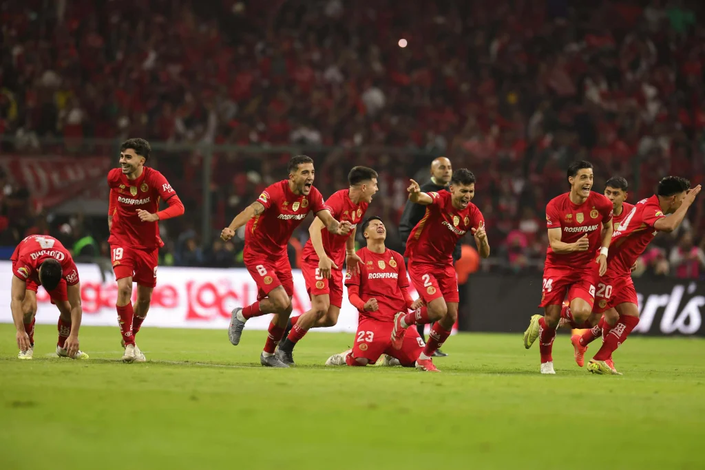 ¡Toluca consigue el ‘bi’! Derrotan a Tigres en penales 3 599230789 1193201902902714 3319127258377231052 n