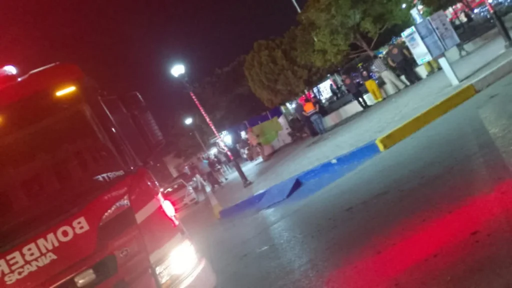 Niños provocan incendio en arreglo de la plaza principal con pirotecnia 1 599673001 1394429715648611 4451102557581015398 n