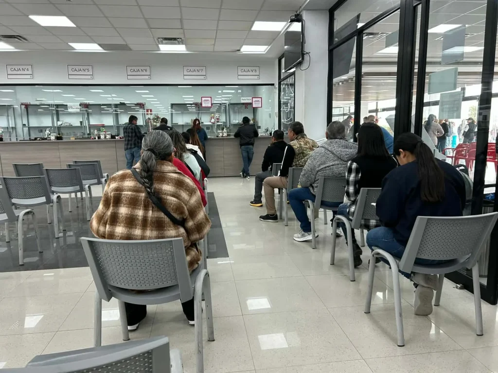 Aumenta afluencia en Oficina Fiscal por últimos días de descuentos 1 609402258 25463565833293803 8351771573544248328 n