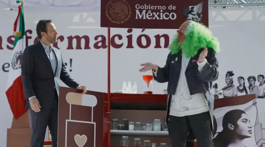 Brozo y Loret se ‘cuelan’ a celebración de la 4T en el Zócalo
