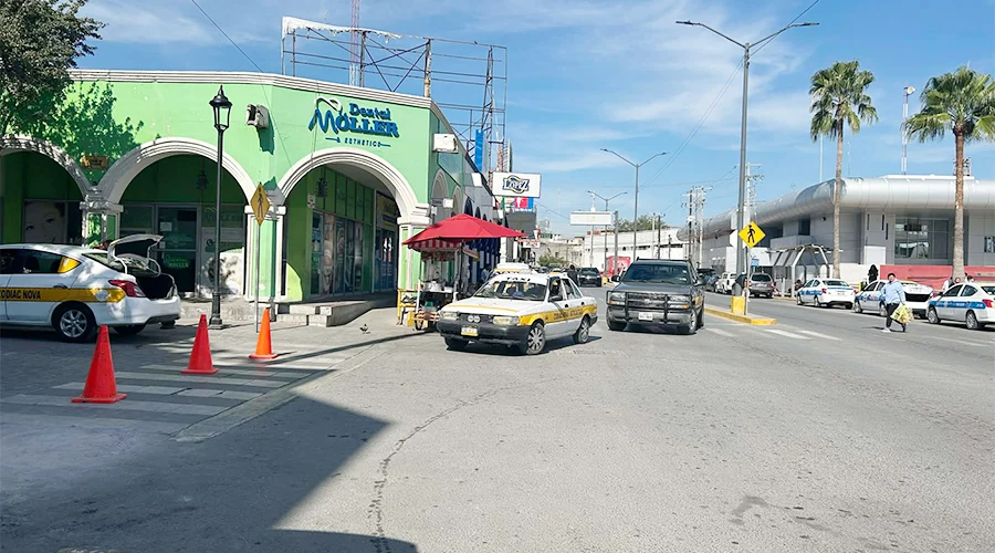 Cierre parcial de vialidad provoca tráfico en boulevard Miguel Alemán Valdés 1 CIERRE 2
