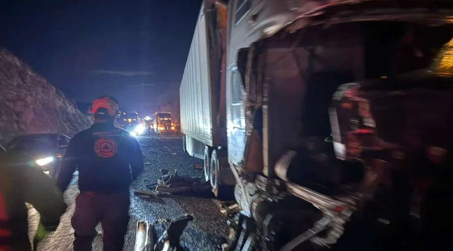 Continúa cierre de autopista Monterrey–Saltillo por accidente múltiple