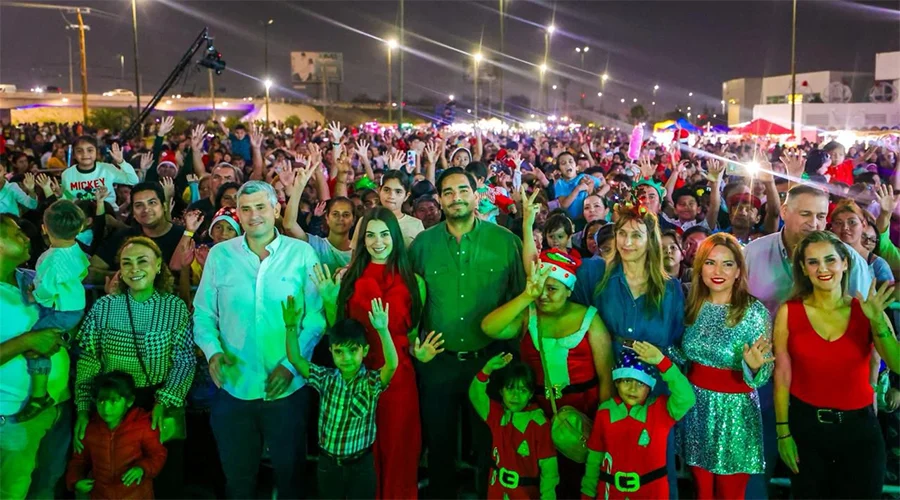 Aprecian miles de reynosenses el Desfile Navideño 2025 de más de 350 vehículos 1 DESFIEL 2B