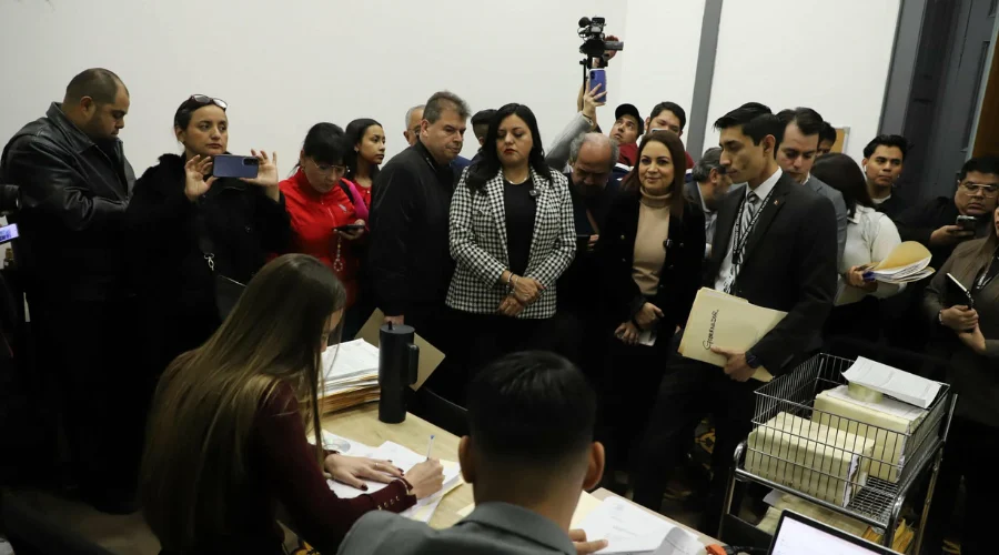 Entregan diputados Paquete Fiscal 2026 al Gobierno de Nuevo León