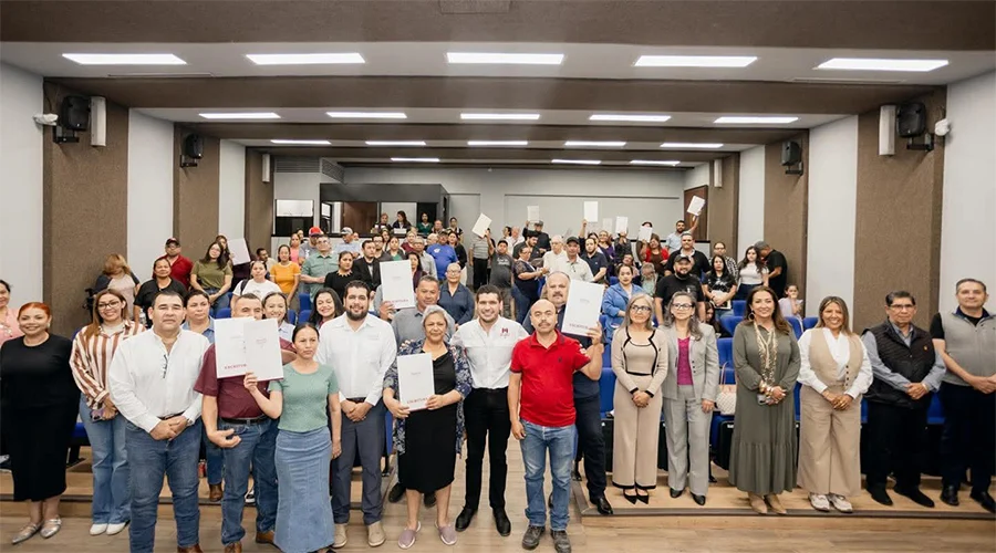 Beto Granados entrega escrituras para fortalecer el patrimonio familiar 1 GRANADOS 2BB