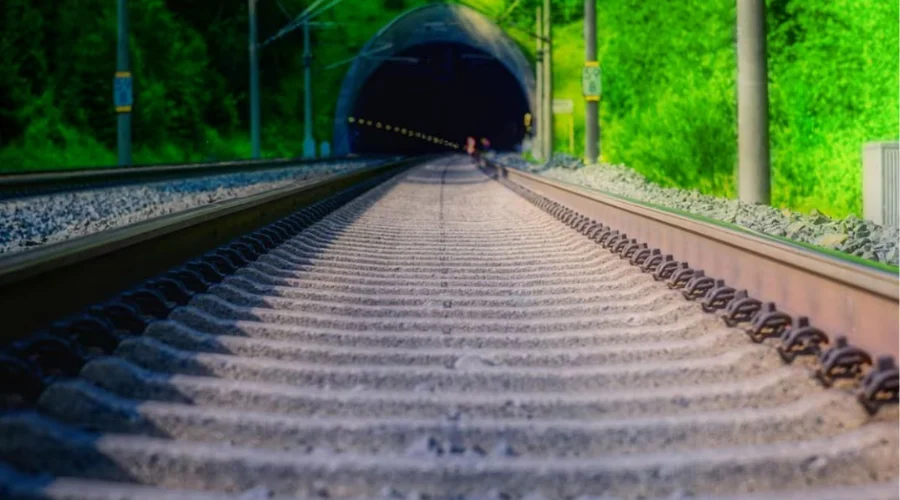 Intentan descarrilar tren de carga en Guanajuato para robar mercancía