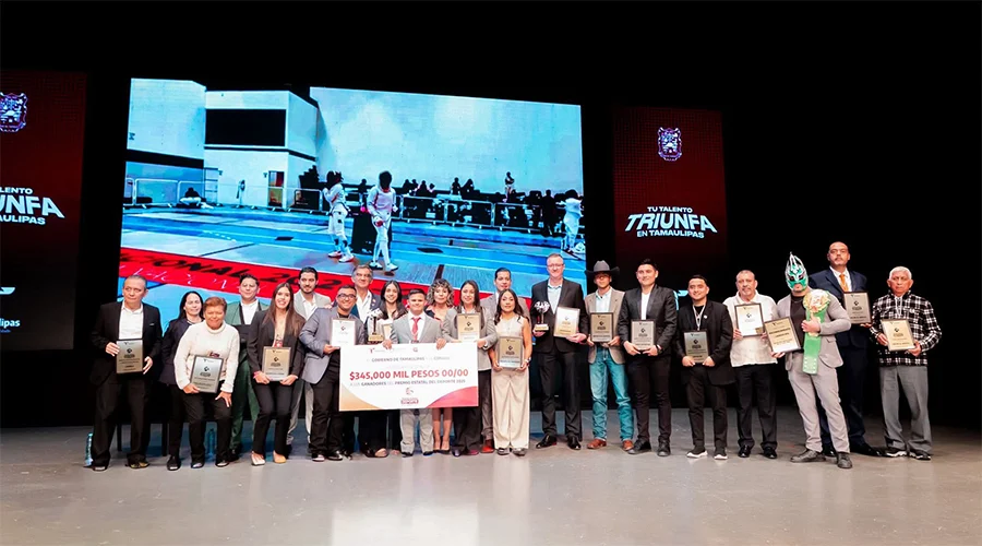 Premian a Beatriz Flores y Roberto Rodríguez, de Hora Cero 3 PREMIADOS