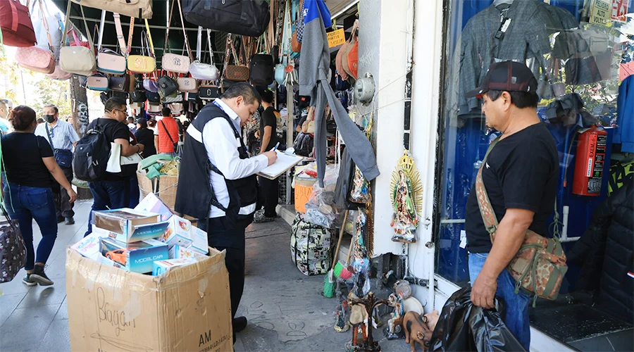 Decomisan en Monterrey 61 puestos ambulantes ilegales en primer cuadro 1 PUESTEROS 2