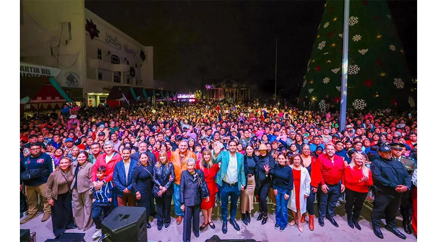 Celebra Carlos Peña Ortiz encendido de pino navideño antes más de 10 mil reynosenses (VIDEO) 1 REYNOSA 22