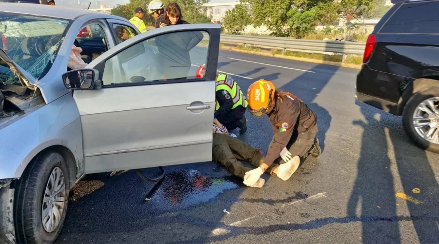 Se accidenta conductor en mismo lugar donde ayer un hombre perdió la vida