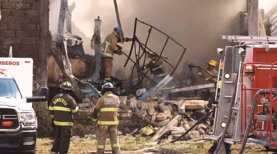 Se desploma aeronave en Toluca; van 7 muertos