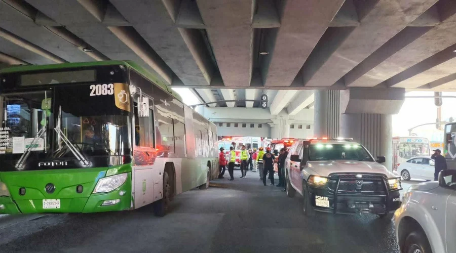 Se incendia camión en Monterrey