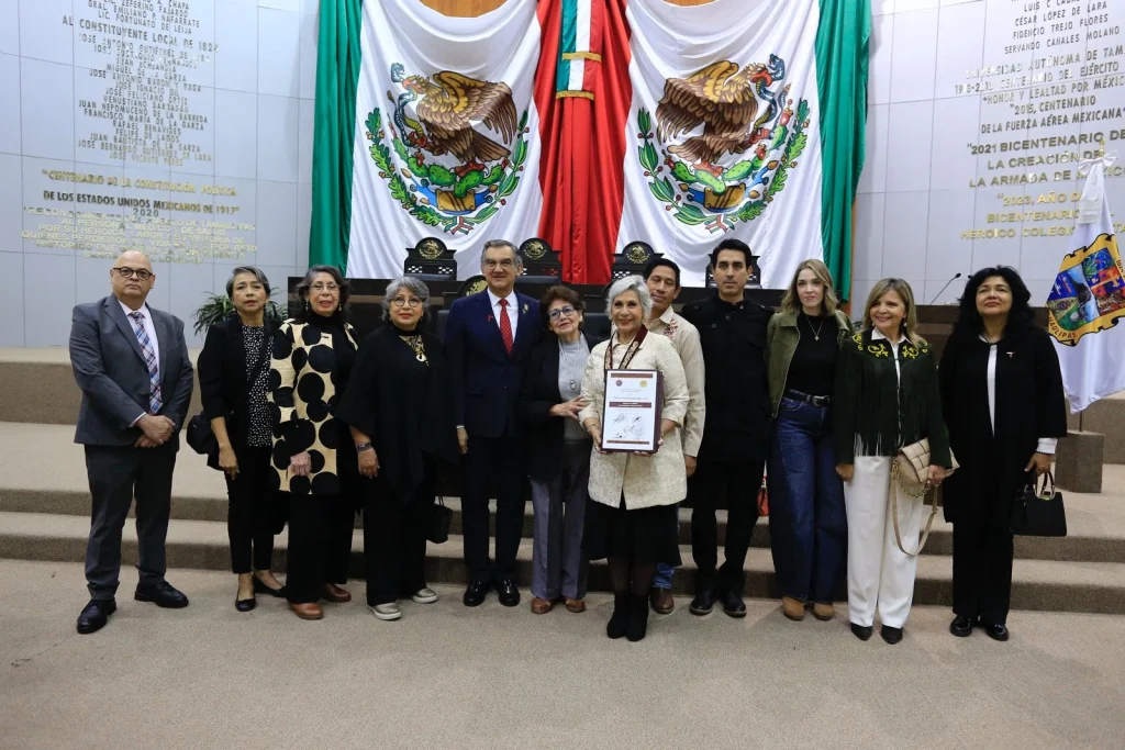 Entrega gobernador Medalla al Mérito 'Luis García de Arellano' a Cecilia Imelda Lugo Cruz 1 WhatsApp Image 2025 12 01 at 6.04.30 PM 1