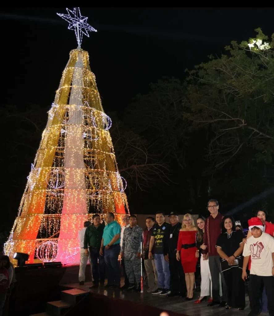 Familias maderenses viven fiesta de alegría con encendido del pino navideño 1 WhatsApp Image 2025 12 08 at 1.05.07 PM
