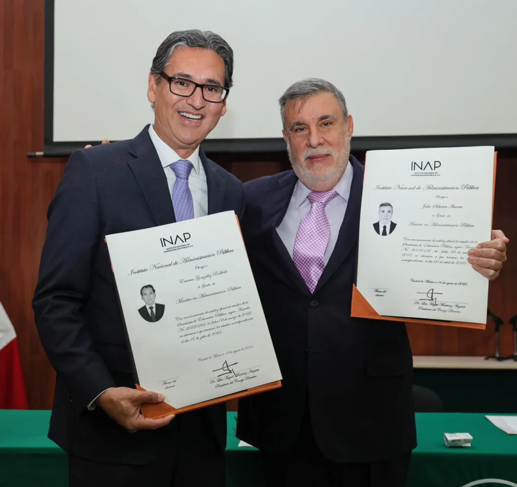 Erasmo González obtuvo su grado de Maestro en Administración Pública en el INAP 1 WhatsApp Image 2025 12 21 at 4.58.51 PM