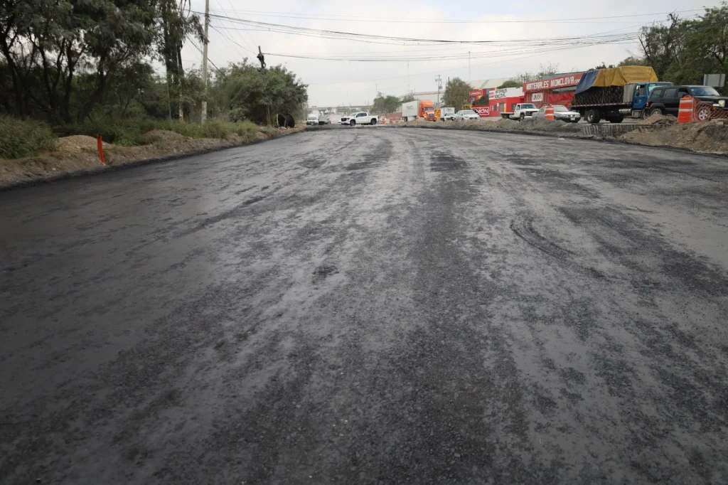 Avanza Escobedo la modernización de la carretera a Monclova 1 WhatsApp Image 2025 12 25 at 12.18.10 PM