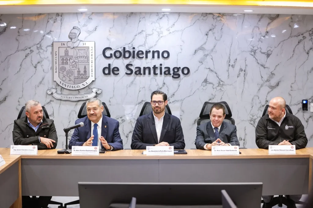 Ampliará HU servicios de salud a Santiago 1 firma donacion terreno HU santiago NL 08