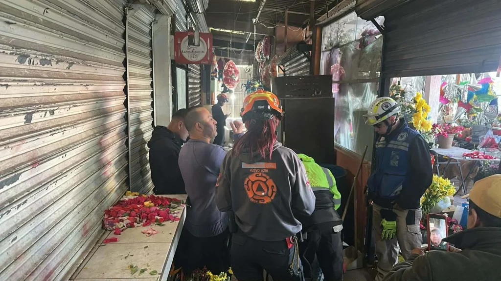 Camión urbano se estrella contra mercado en la Col. Moderna 1 598701636 25960865013603688 8479358267451159986 n