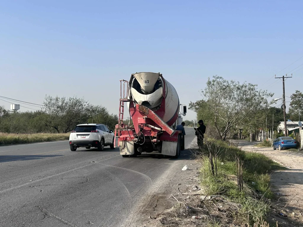 Se queda sin frenos y choca contra camioneta 1 599754193 1362406111763550 3742902934484531603 n
