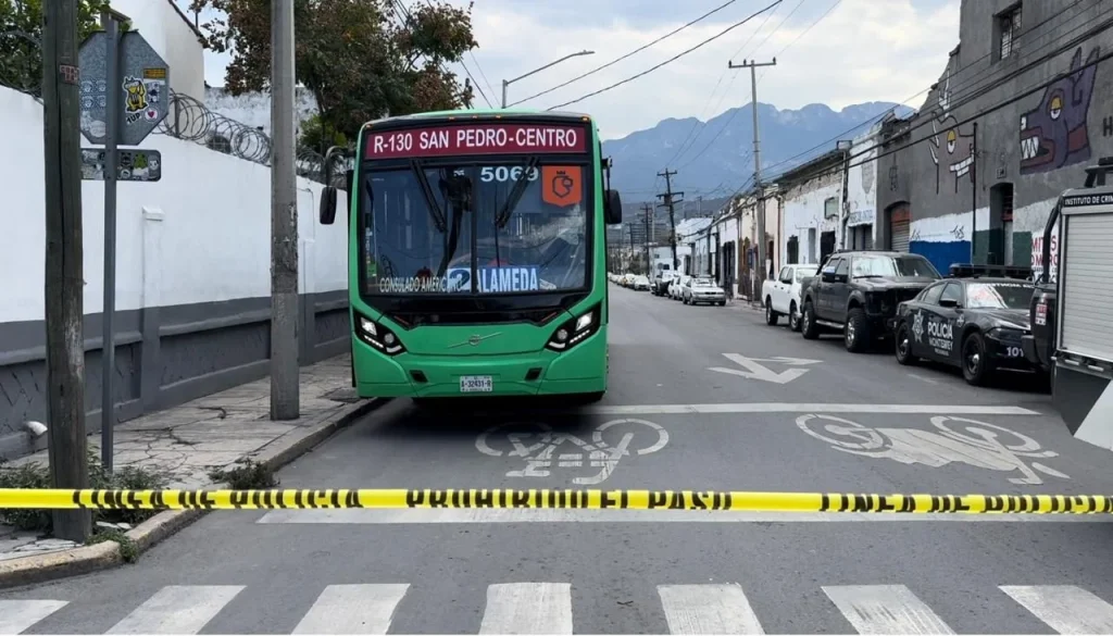 Muere hombre a bordo de camión en Monterrey 1 599759257 1948454716015030 2653711308987084118 n