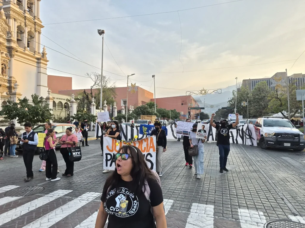 Manifestantes ‘amargan’ festejos por Día de Reyes 2 607082317 3235833539923209 5035425516628842725 n