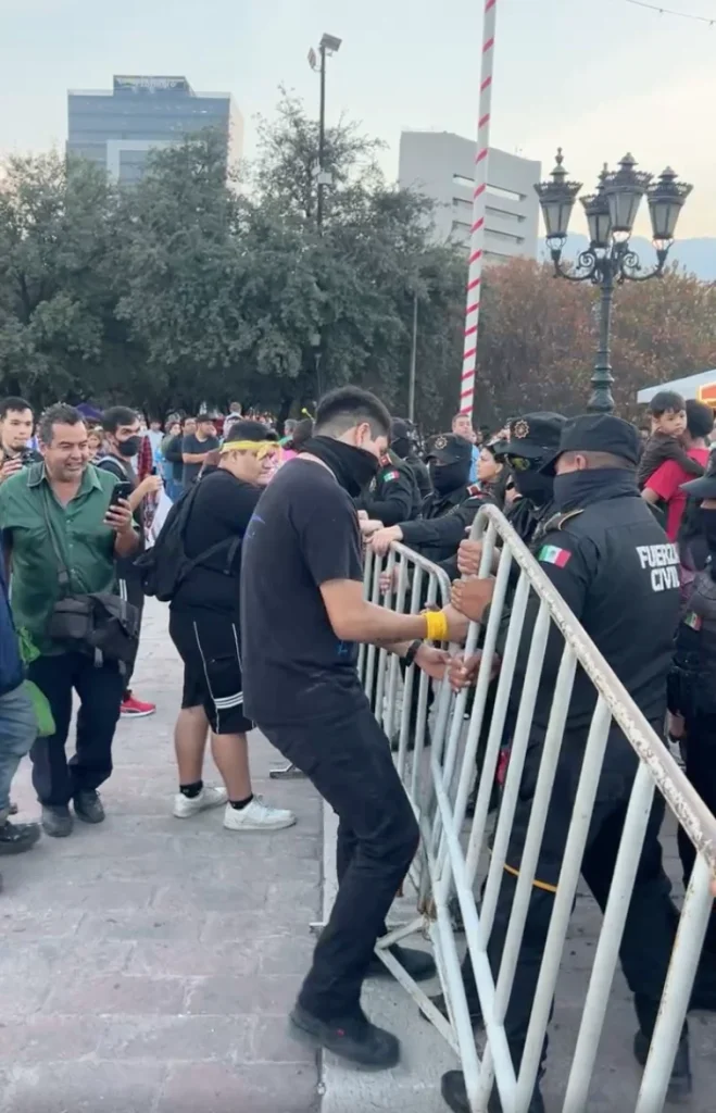 Manifestantes ‘amargan’ festejos por Día de Reyes 1 608610957 3403829416448708 7257328022012335917 n