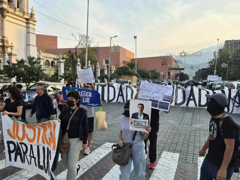 Manifestantes ‘amargan’ festejos por Día de Reyes 3 608656275 1143867717822004 2187641785809318927 n