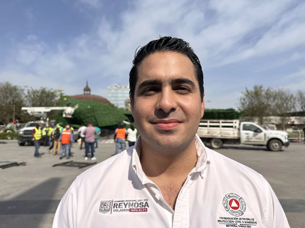 Colapsa pino navideño de Reynosa por fuertes rachas de viento 1 610261502 917730734268864 3463169551774300900 n
