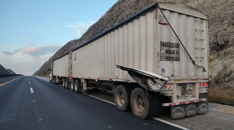 Choque de tráiler y camioneta deja un muerto en Santa Catarina 1 610861902 25555183987442835 2799041586095789352 n