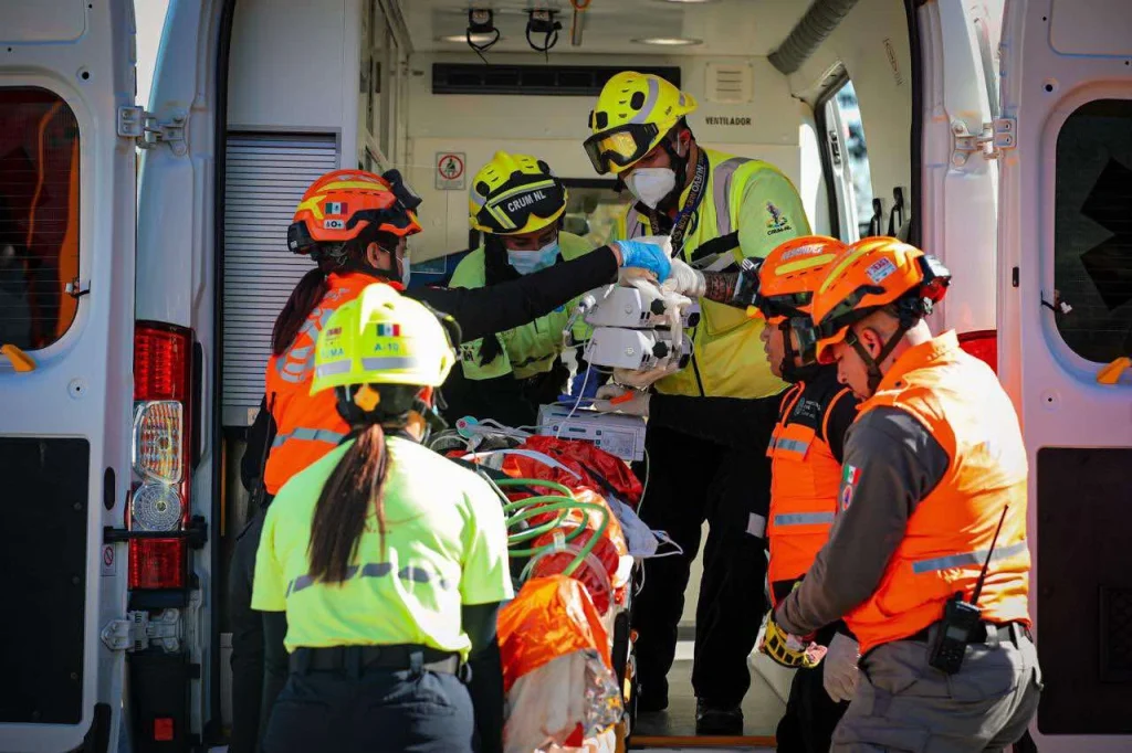 Trasladan a Monterrey a víctima de accidente carretero 4 612598169 25308911875446260 8493223095810837528 n