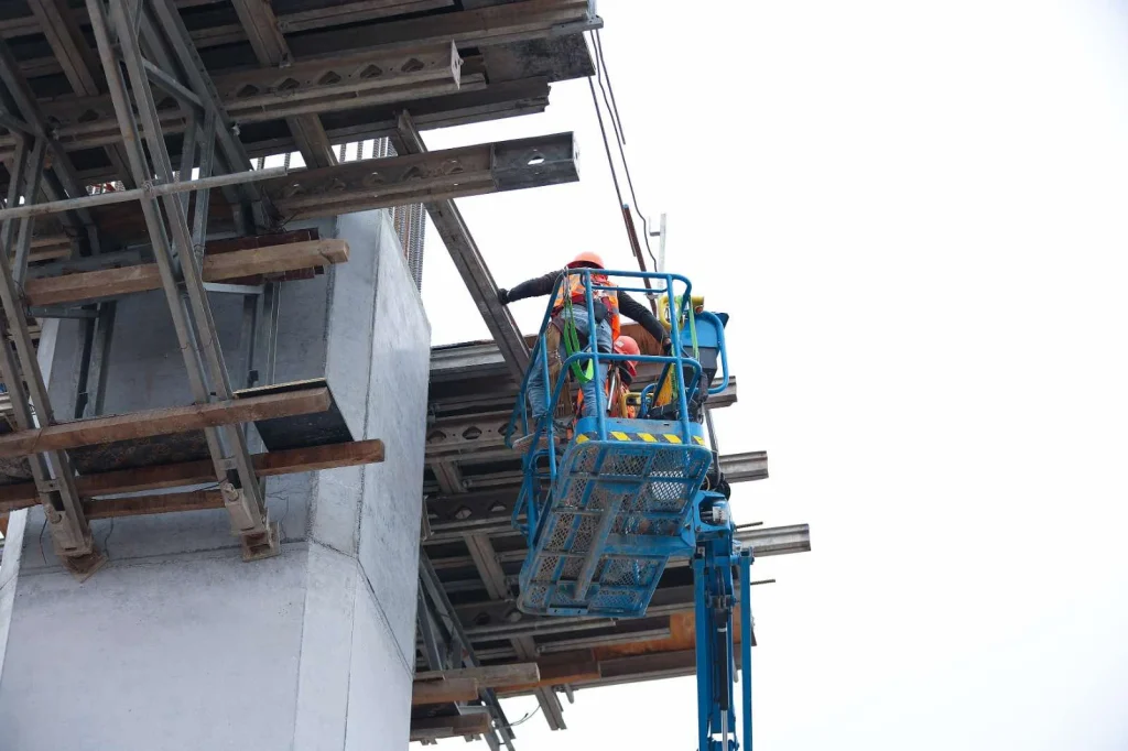 Trabajador pierde una pierna tras accidente en obras de Monorriel en San Nicolás 2 613479327 1638991413954168 8564149178018353854 n