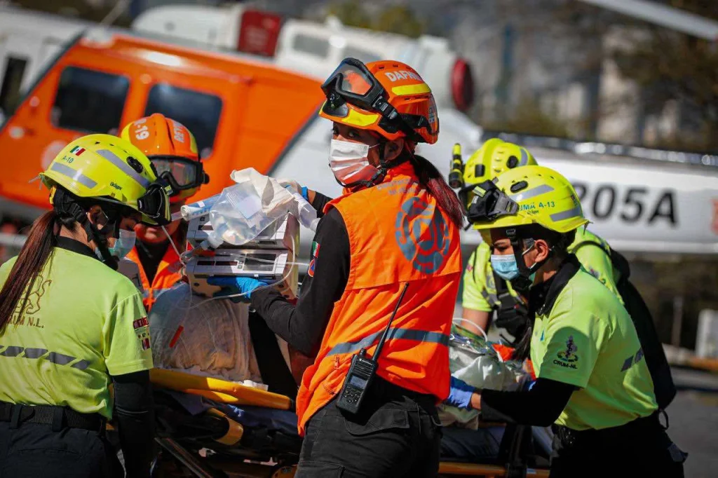Trasladan a Monterrey a víctima de accidente carretero 2 613741541 757712503480161 4077236318378222371 n