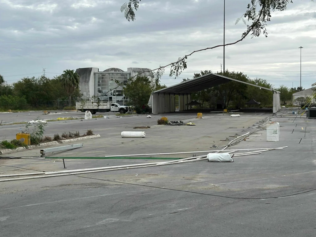 Retiran algunas carpas del refugio para connacionales en Reynosa 1 613978230 886740490780251 4275006449871751635 n