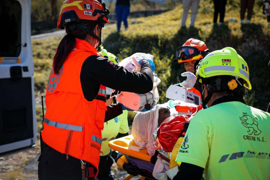 Trasladan a Monterrey a víctima de accidente carretero 3 614237250 3246588542188753 6913820468846312032 n